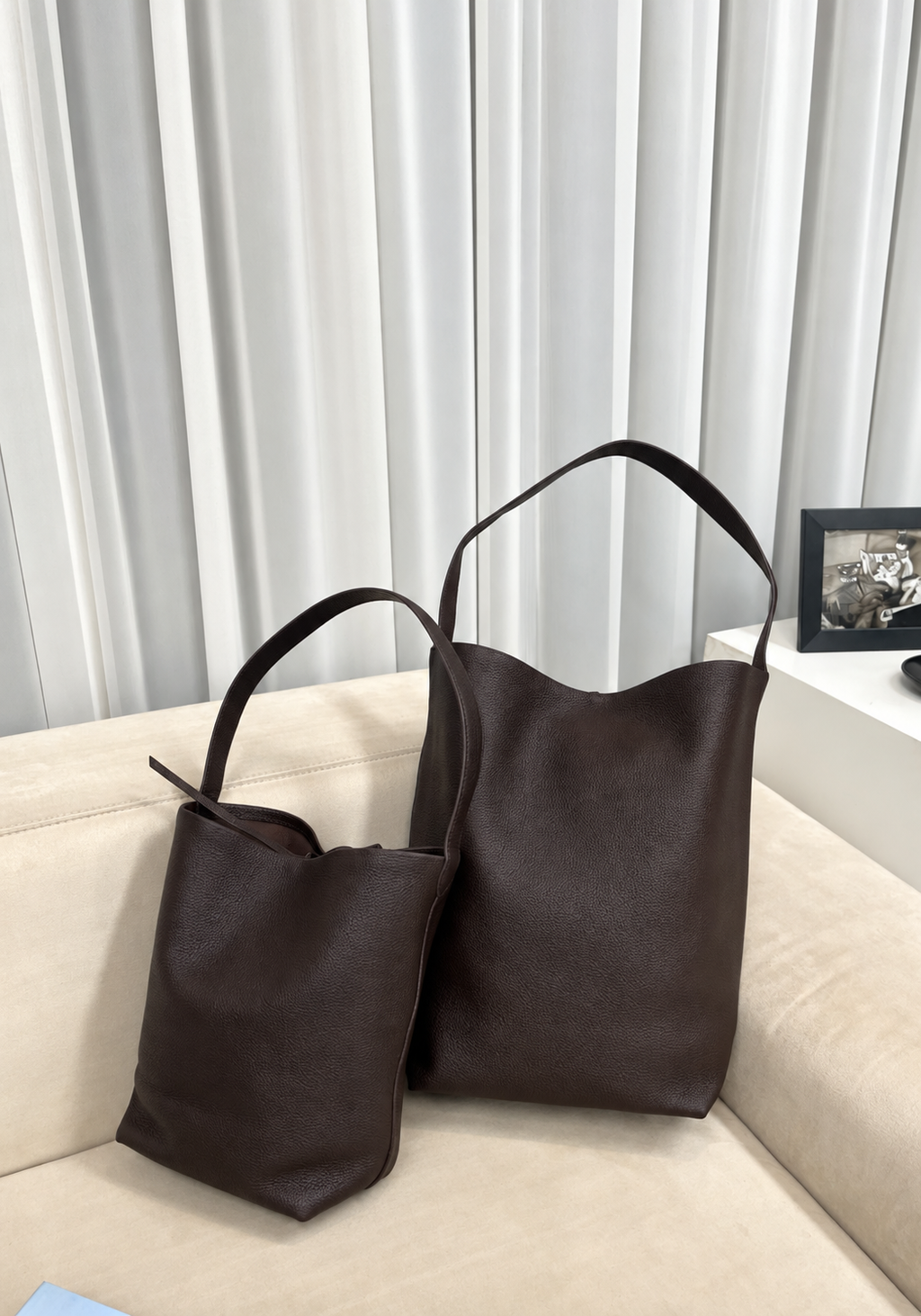 [100% COWHIDE LEATHER] VELA LARGE SOFT TOTE BAG