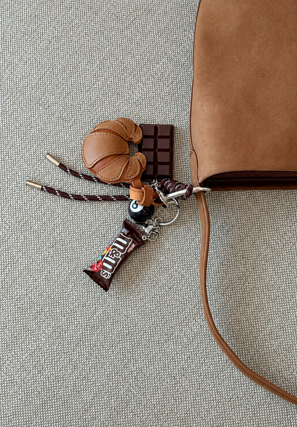 IEUM BAG CHARM (Croissant Chocolate)