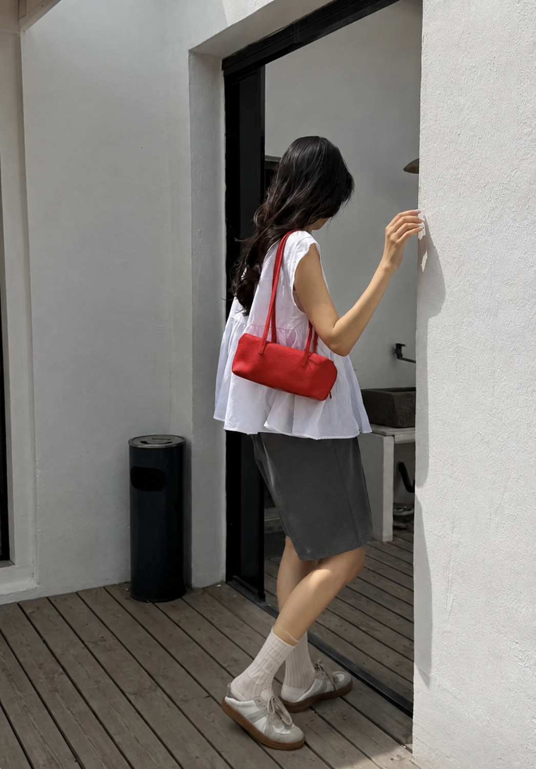 [100% COWHIDE LEATHER] PAVE SHOULDER BAG