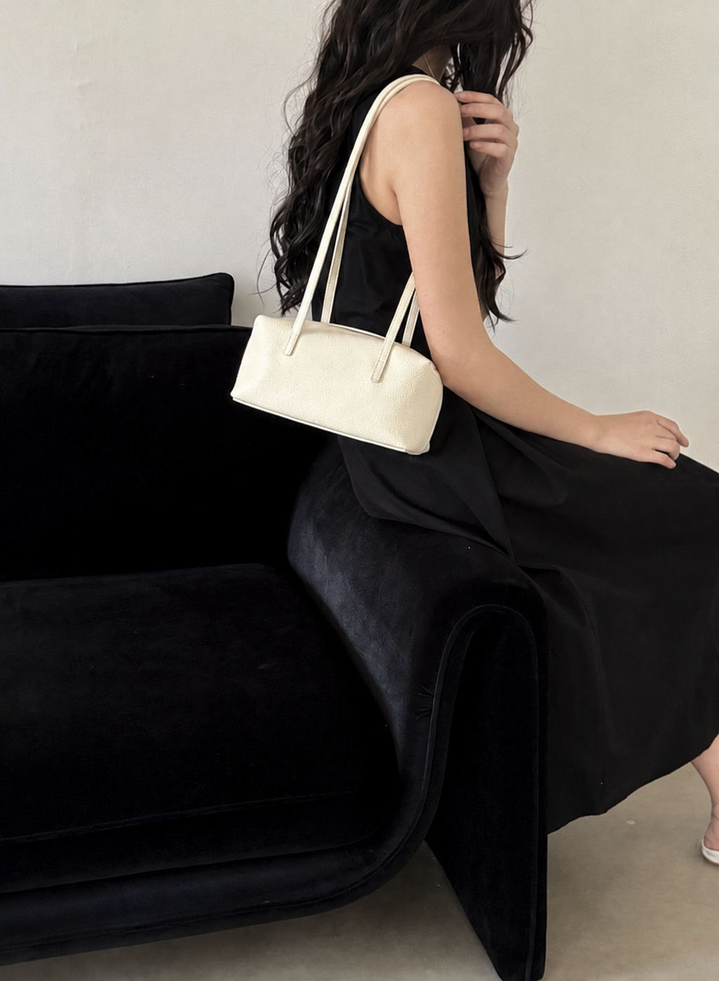 [100% COWHIDE LEATHER] PAVE SHOULDER BAG