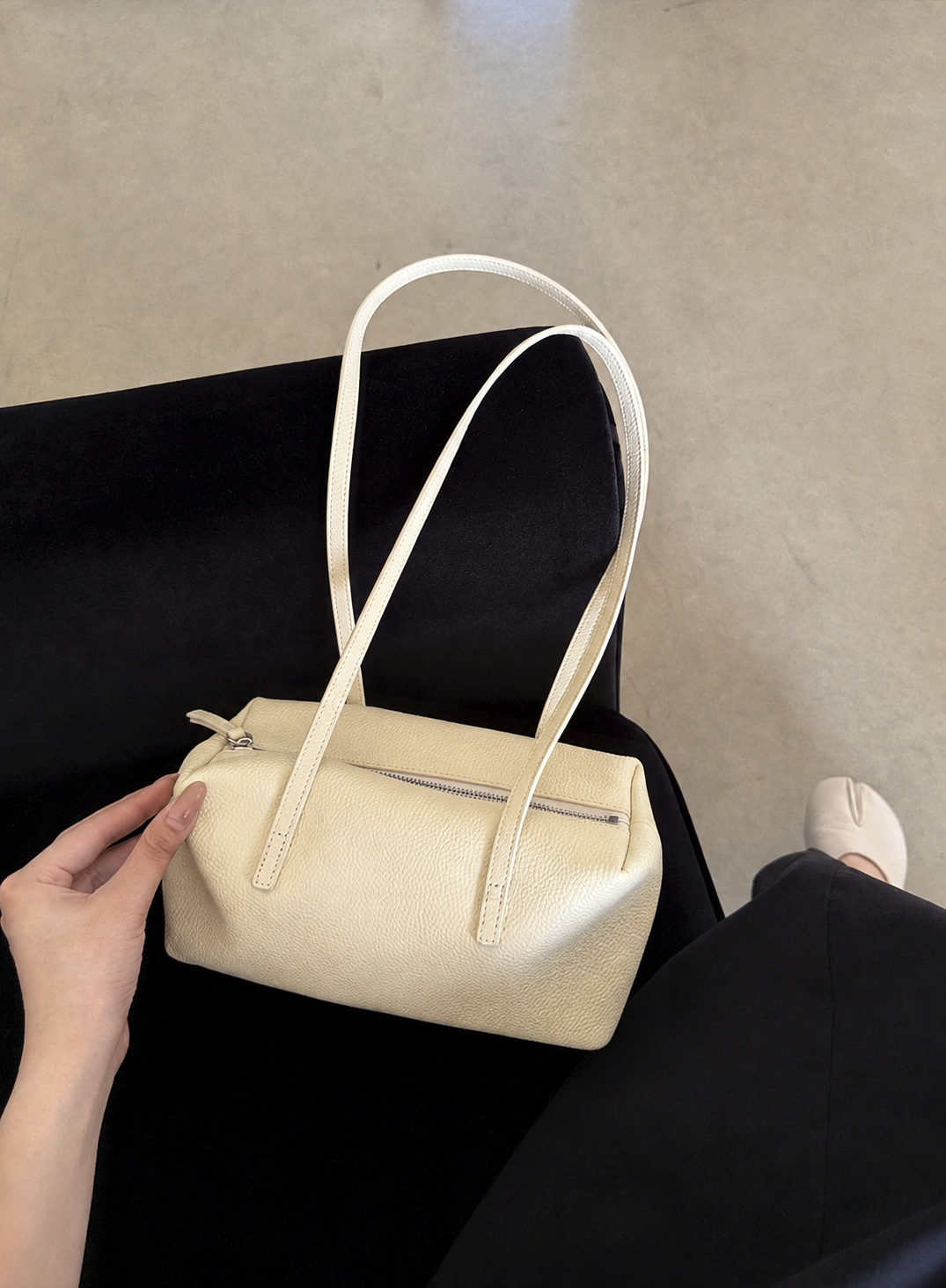 [100% COWHIDE LEATHER] PAVE SHOULDER BAG