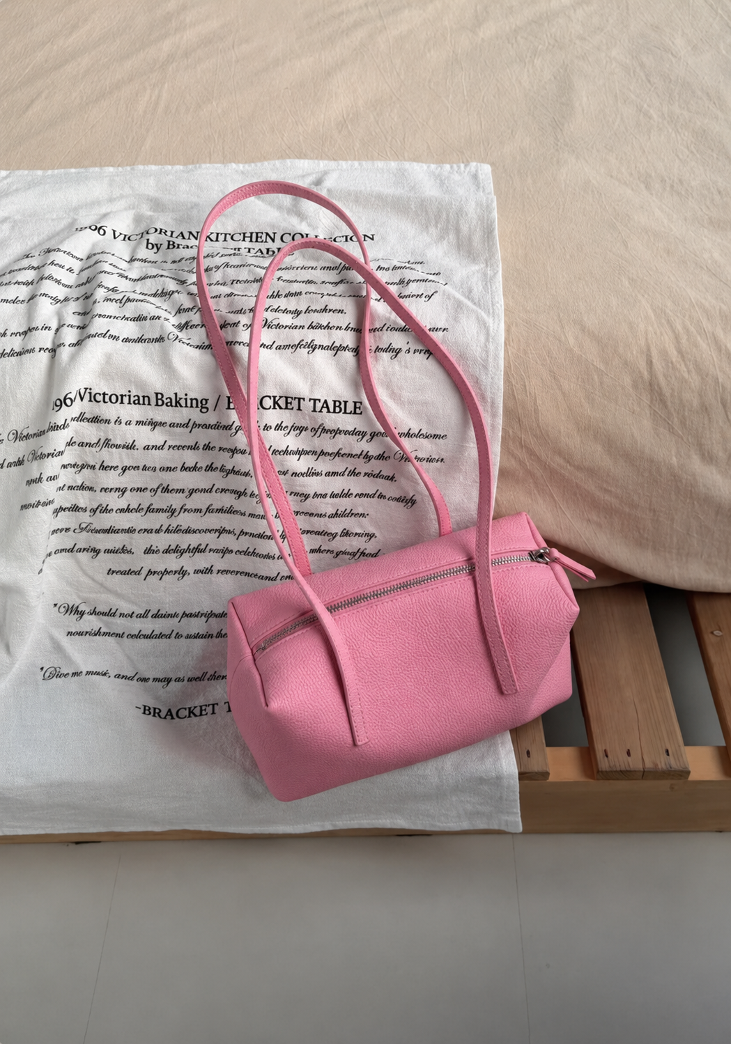 [100% COWHIDE LEATHER] PAVE SHOULDER BAG