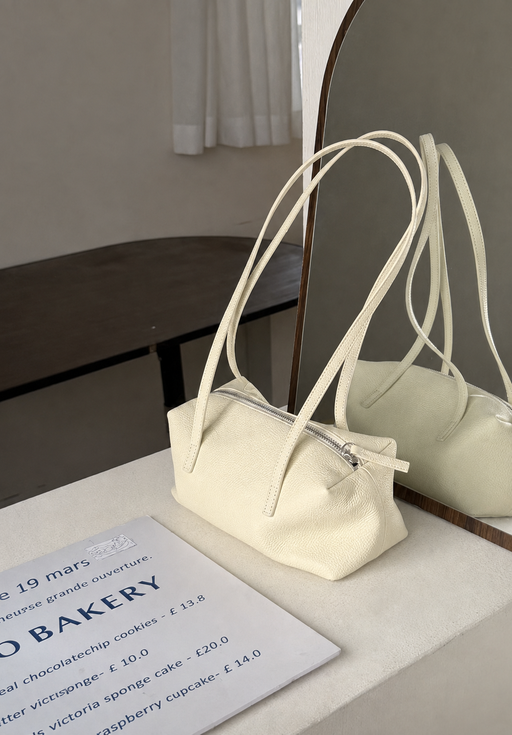 [100% COWHIDE LEATHER] PAVE SHOULDER BAG