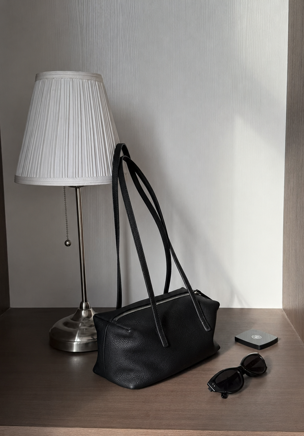 [100% COWHIDE LEATHER] PAVE SHOULDER BAG