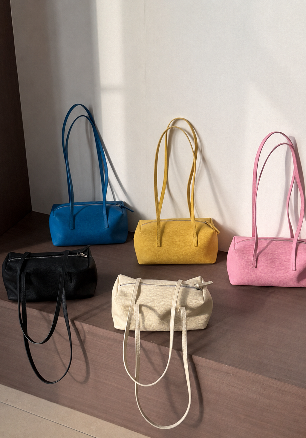 [100% COWHIDE LEATHER] PAVE SHOULDER BAG