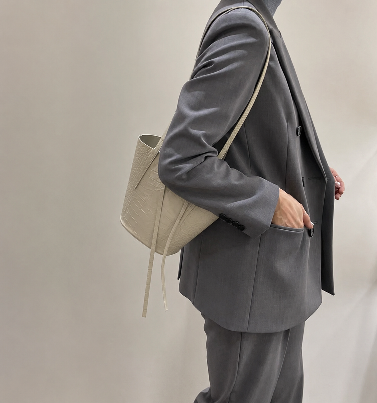 [100% COWHIDE LEATHER] LAMPAS DRAWSTRING BUCKET SHOULDER BAG