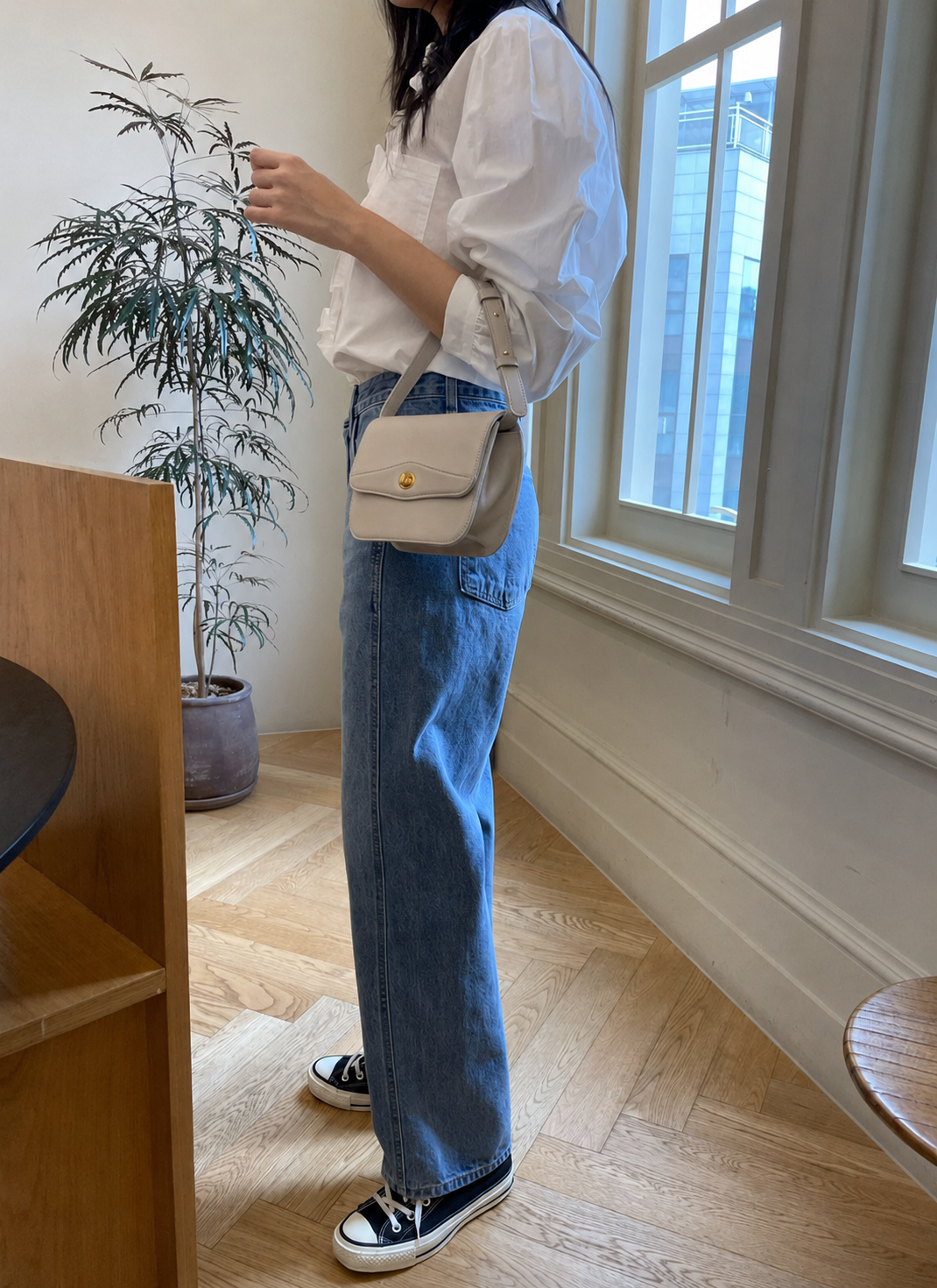 [100% VEGETABLE-TANNED LAMBSKIN LEATHER] LORA MINI CROSSBODY BAG