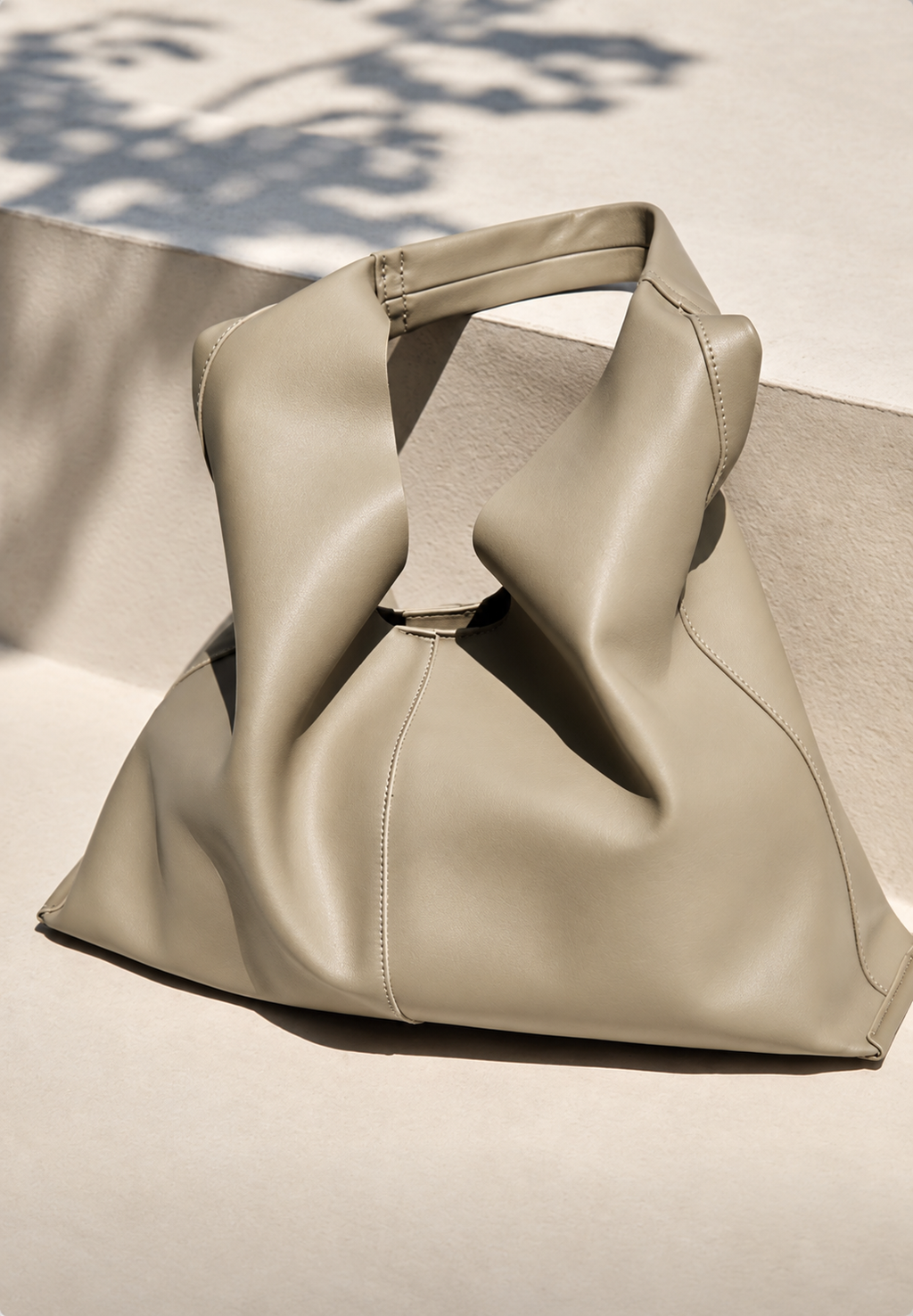 [100% KIPSKIN COWHIDE LEATHER] AVEN FLOW SHOULDER BAG