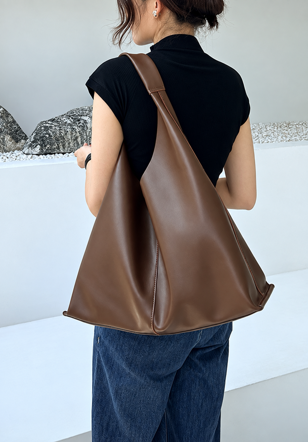 [100% KIPSKIN COWHIDE LEATHER] AVEN FLOW SHOULDER BAG