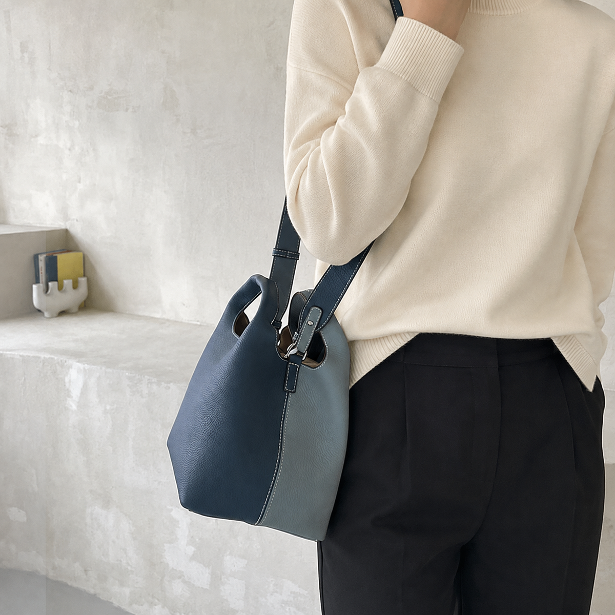 [100% COWHIDE LEATHER] MIA MINI TOTE BAG