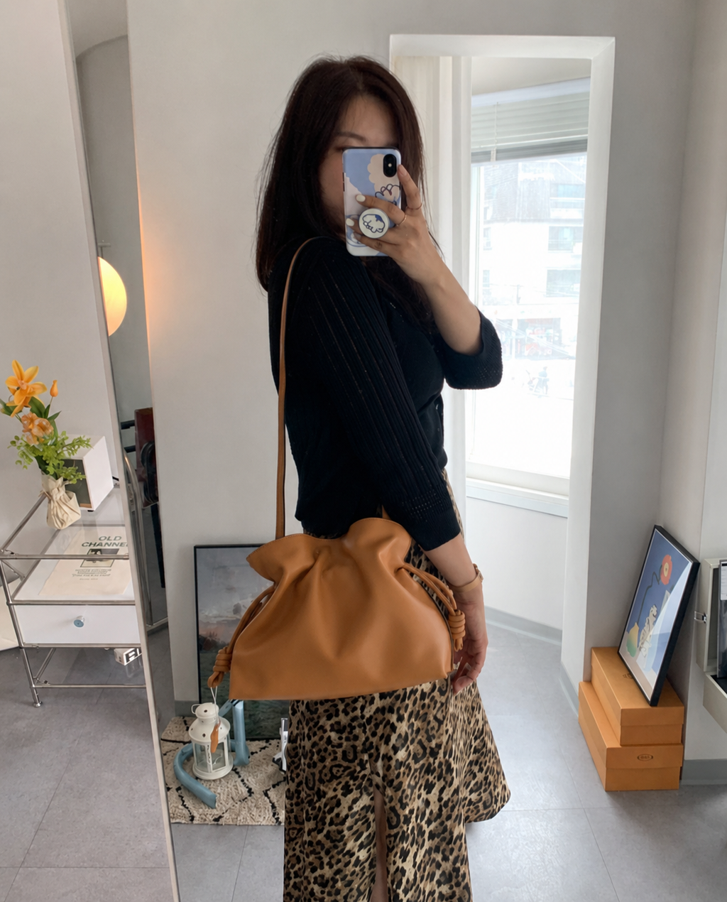 [100% COWHIDE LEATHER] NOLA DRAWSTRING SHOULDER BAG
