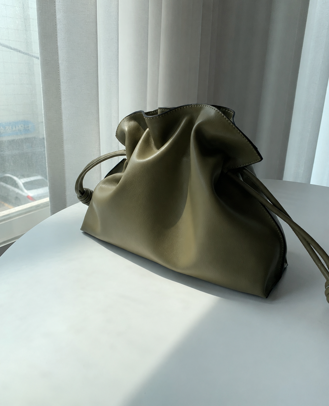 [100% COWHIDE LEATHER] NOLA DRAWSTRING SHOULDER BAG