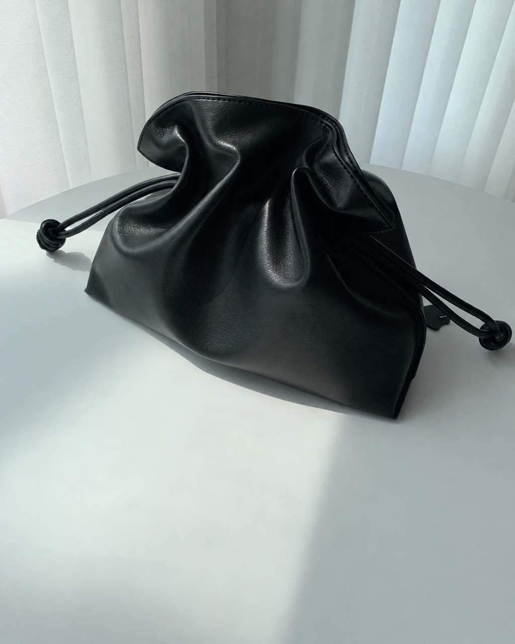 [100% COWHIDE LEATHER] NOLA DRAWSTRING SHOULDER BAG
