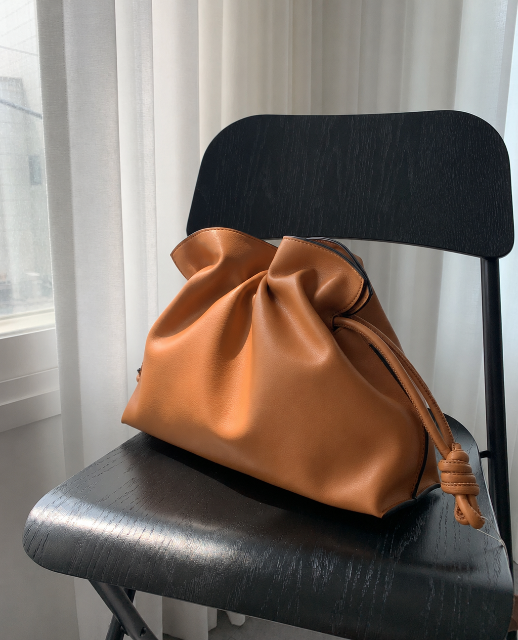 [100% COWHIDE LEATHER] NOLA DRAWSTRING SHOULDER BAG