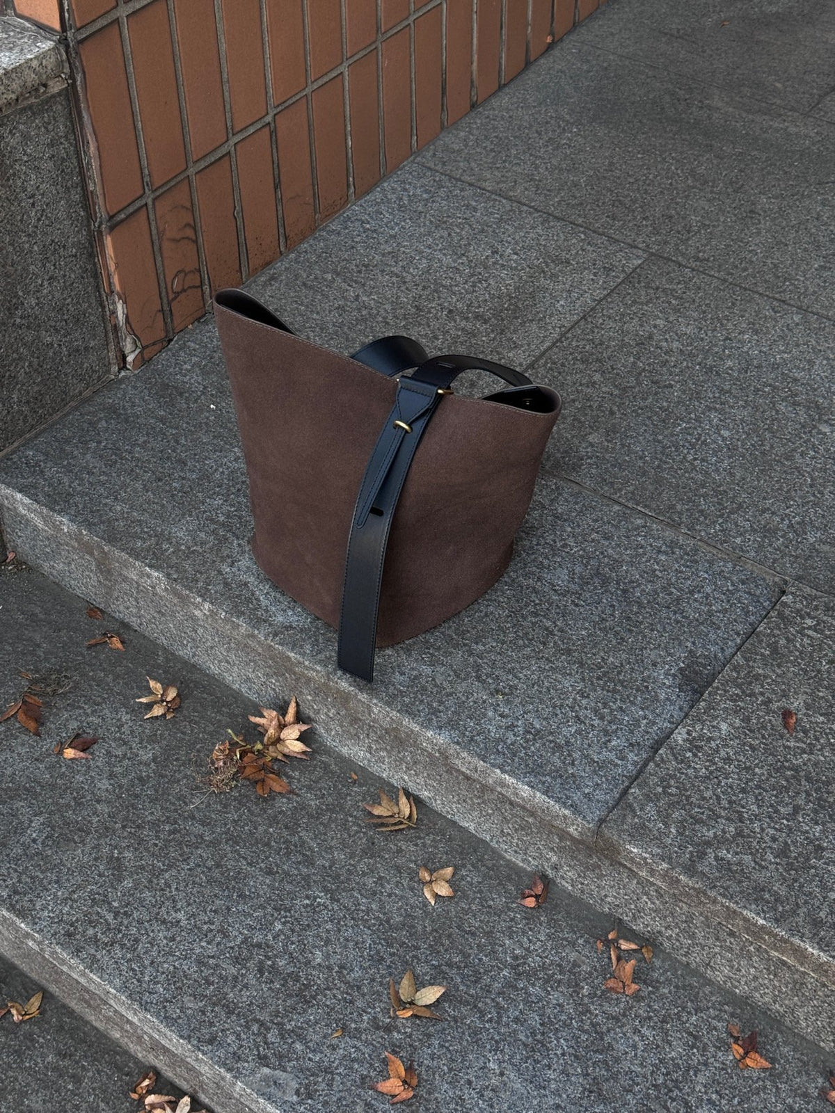 [100% COWHIDE SUEDE] ROVEN SUEDE BUCKET SHOULDER BAG