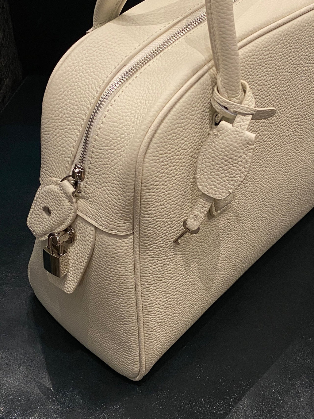 [100% COWHIDE LEATHER] AVEN TOGO TOTE BAG