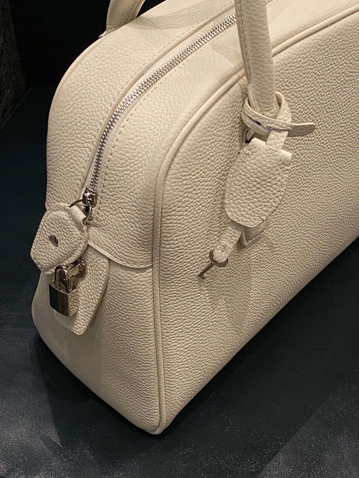 [100% COWHIDE LEATHER] AVEN TOGO TOTE BAG