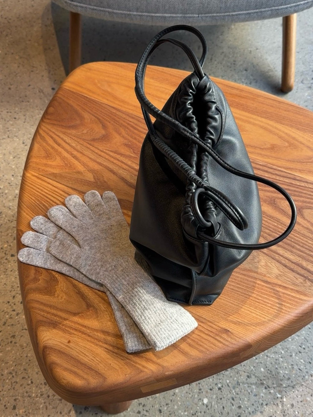 [100% CALF LEATHER] LIO DRAWSTRING BAG
