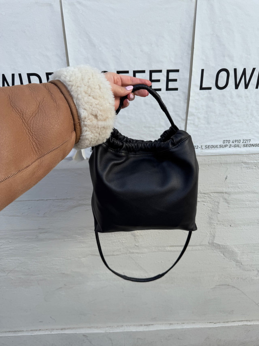 [100% CALF LEATHER] LIO DRAWSTRING BAG