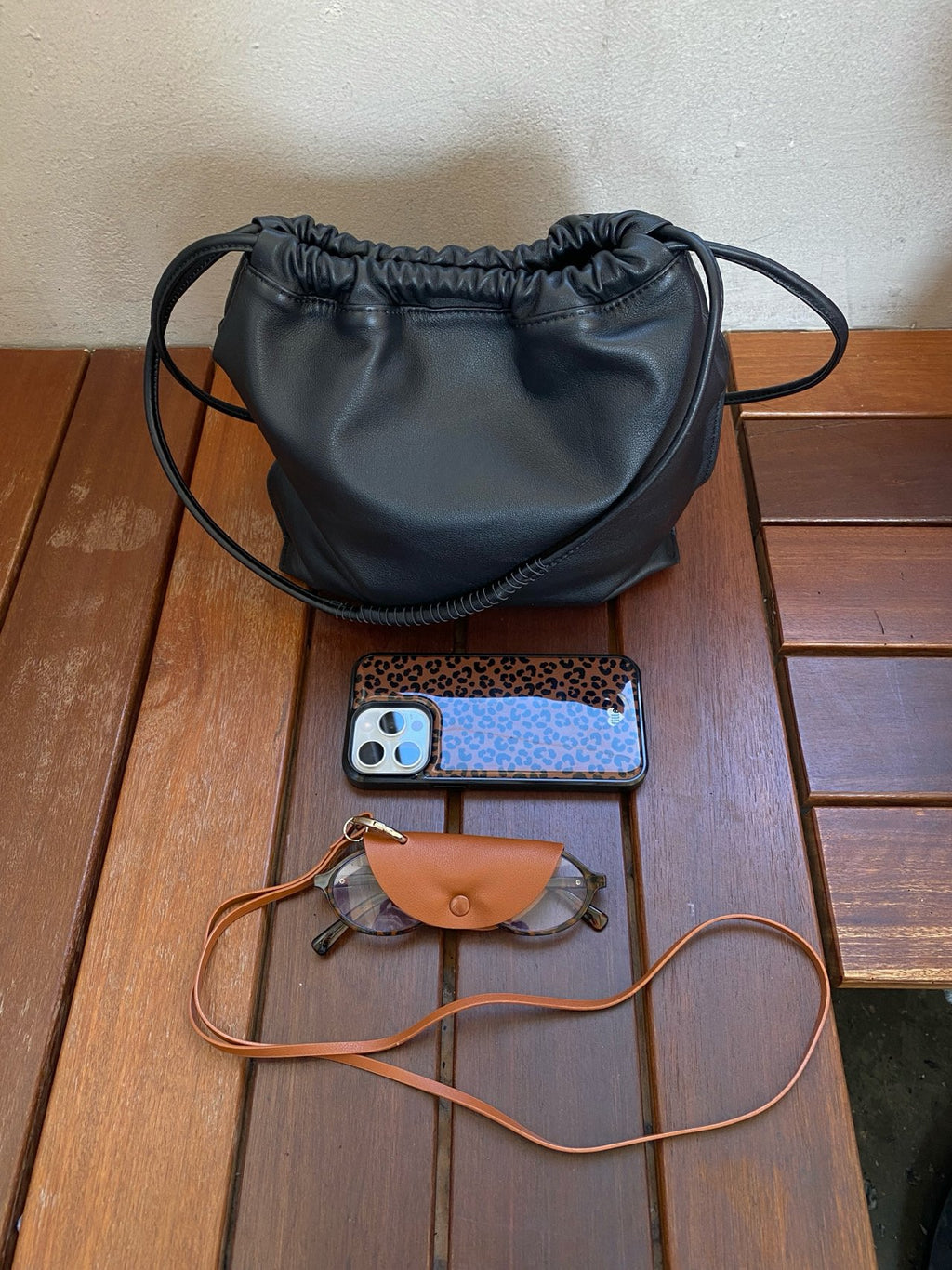 [100% CALF LEATHER] LIO DRAWSTRING BAG