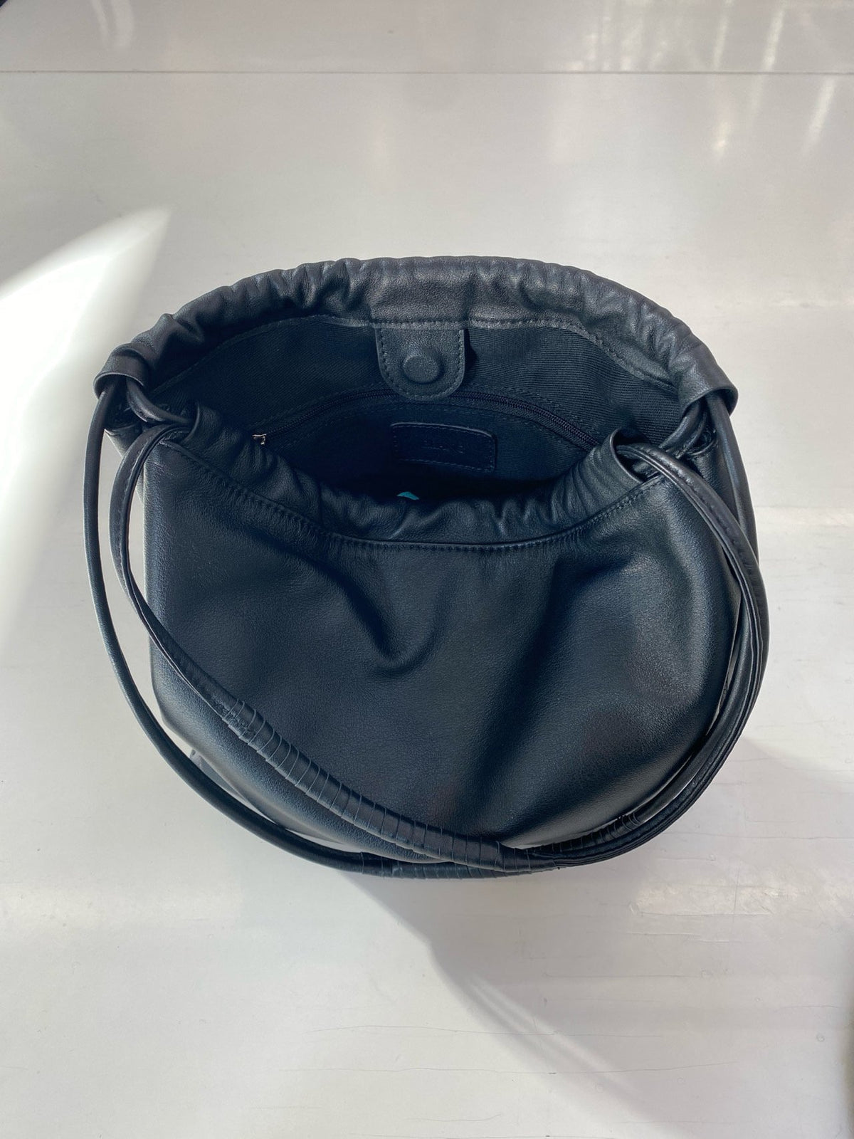 [100% CALF LEATHER] LIO DRAWSTRING BAG