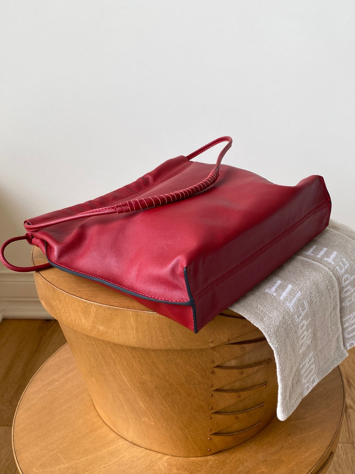 [100% CALF LEATHER] LIO DRAWSTRING BAG