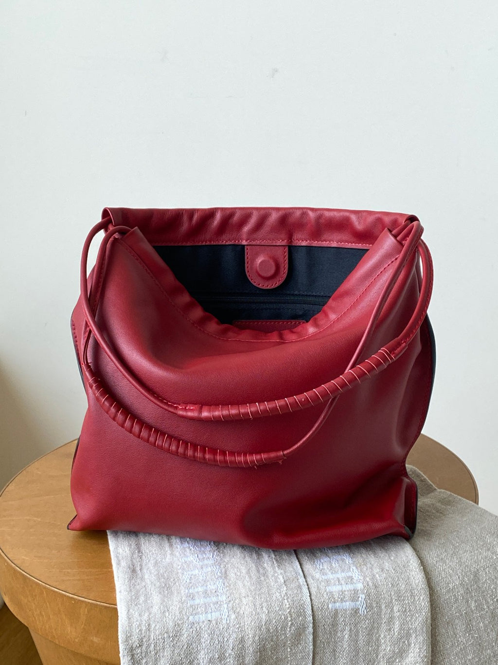 [100% CALF LEATHER] LIO DRAWSTRING BAG