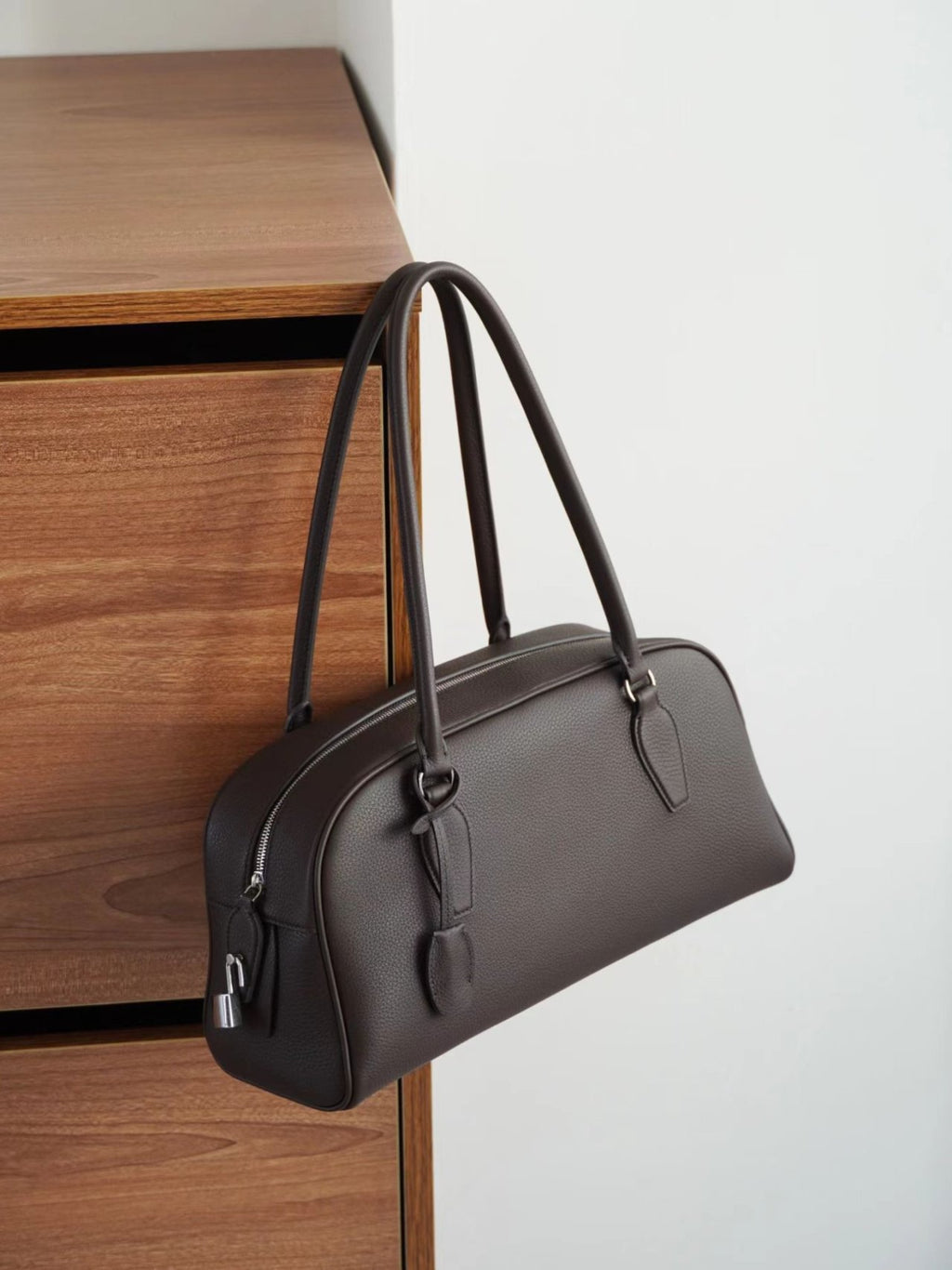 [100% COWHIDE LEATHER] ROEN BOSTON SHOULDER BAG