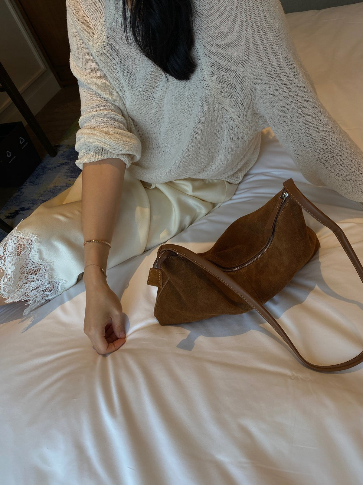 [100% COWHIDE SUEDE] RUE SUEDE DROP BAG