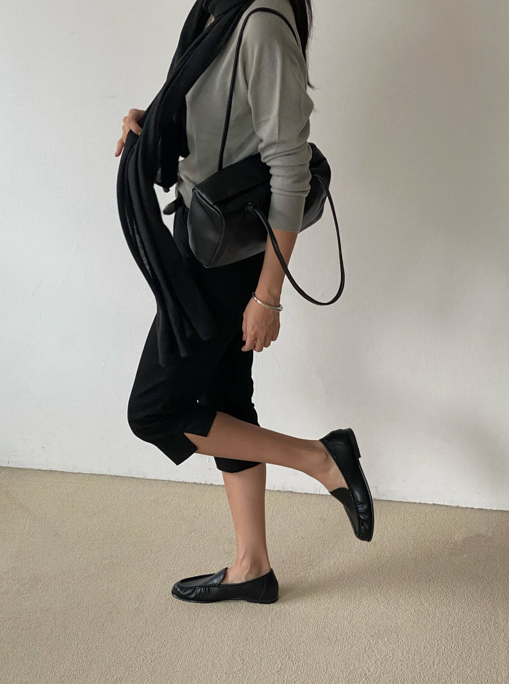 [100% COWHIDE LEATHER & COWHIDE SUEDE] BRIX SOFT SHOULDER BAG