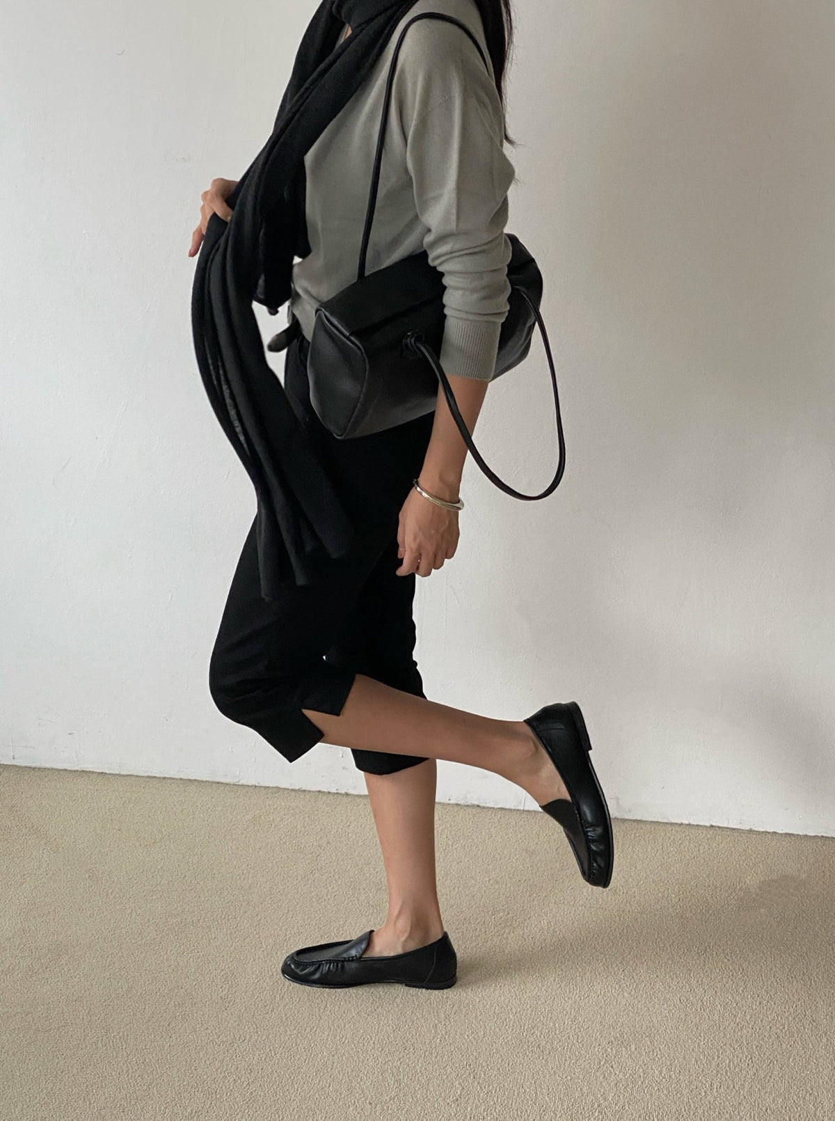 [100% COWHIDE LEATHER & COWHIDE SUEDE] BRIX SOFT SHOULDER BAG