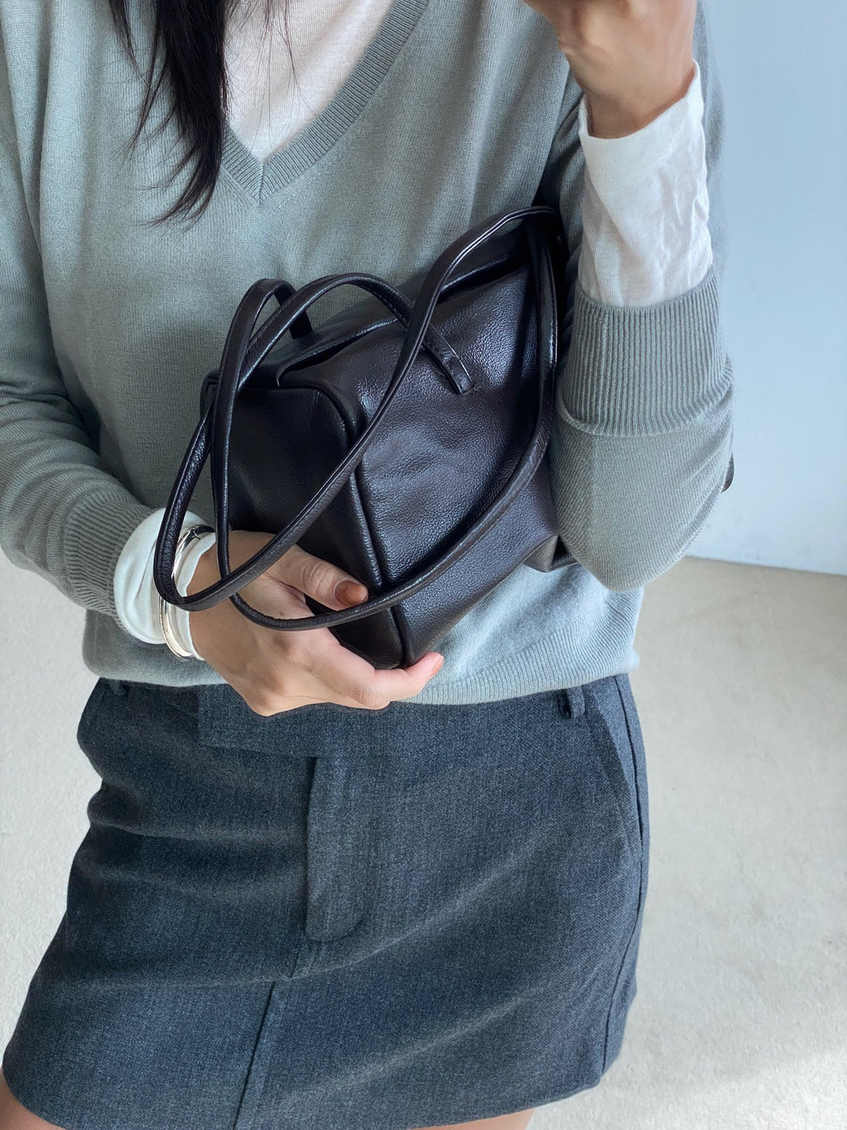 [100% COWHIDE LEATHER & COWHIDE SUEDE] BRIX SOFT SHOULDER BAG
