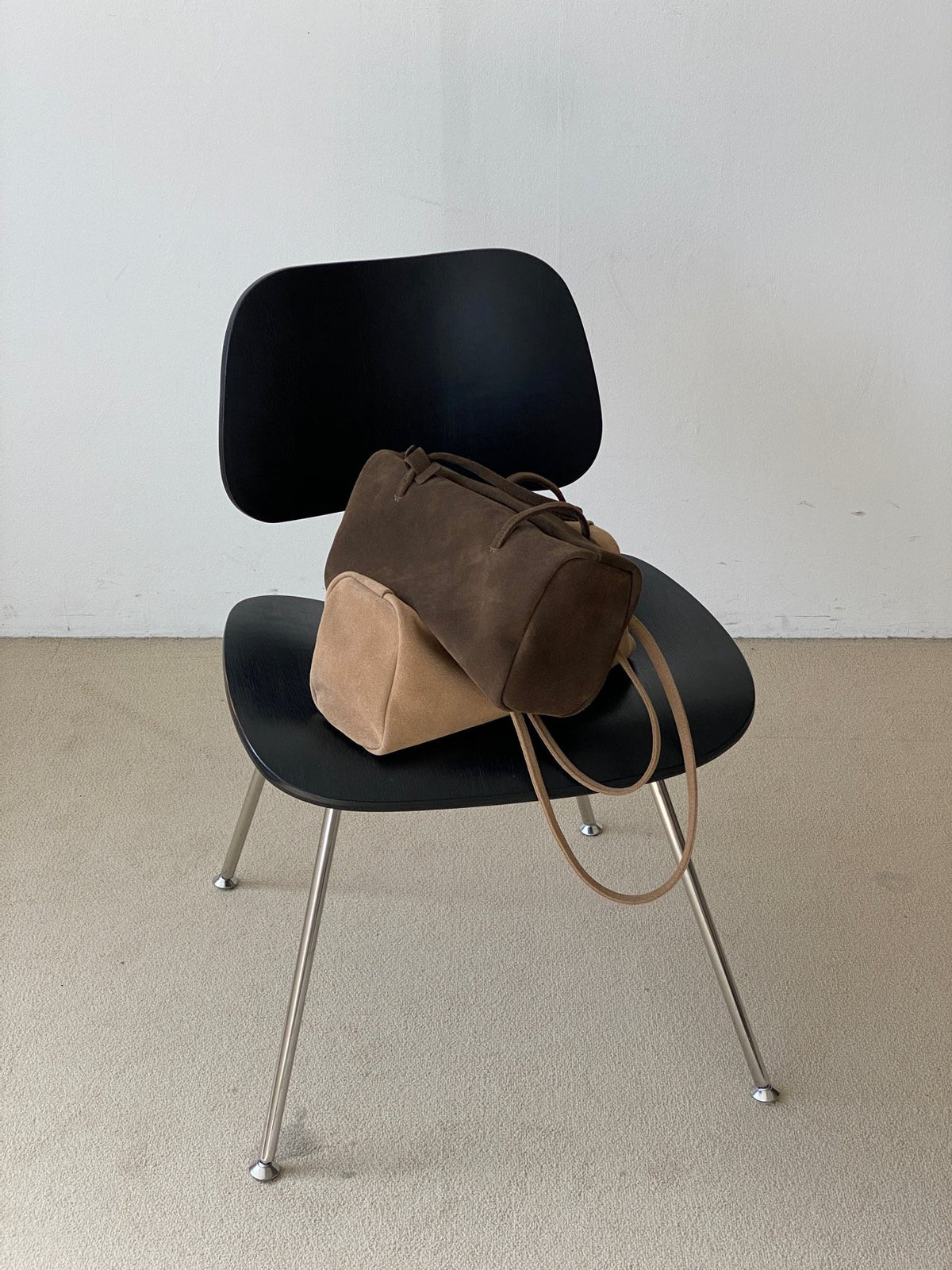 [100% COWHIDE LEATHER & COWHIDE SUEDE] BRIX SOFT SHOULDER BAG