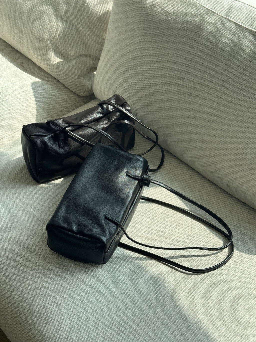 [100% COWHIDE LEATHER & COWHIDE SUEDE] BRIX SOFT SHOULDER BAG