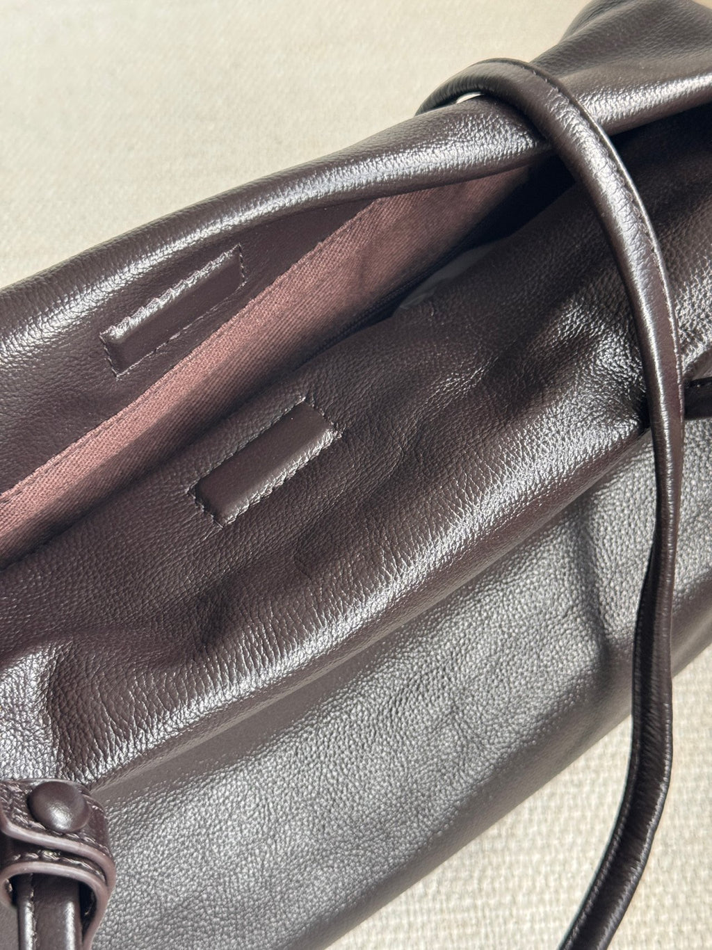 [100% COWHIDE LEATHER & COWHIDE SUEDE] BRIX SOFT SHOULDER BAG