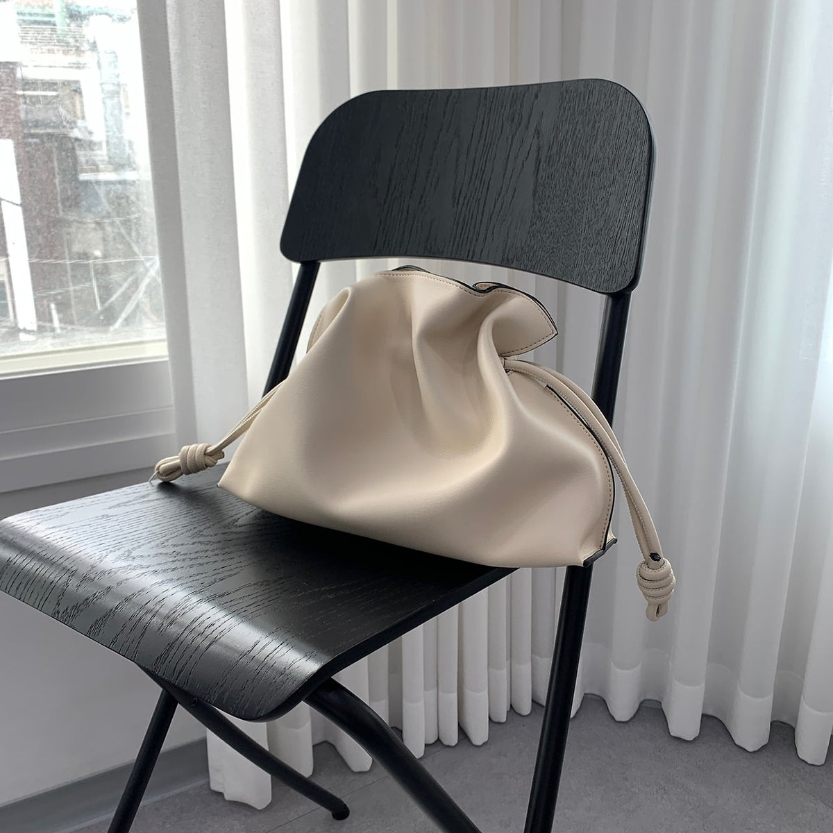 [100% COWHIDE LEATHER] NOLA DRAWSTRING SHOULDER BAG