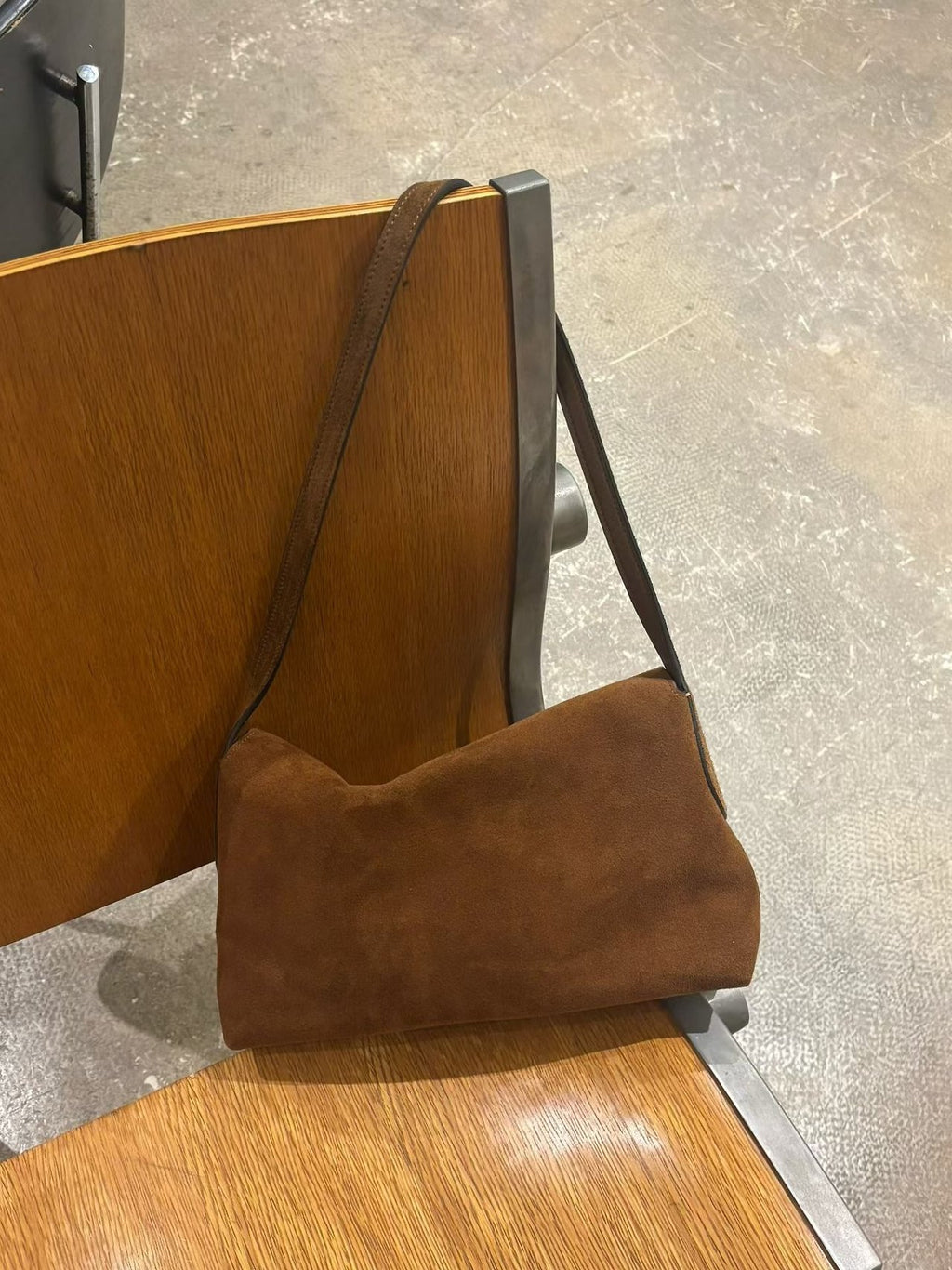 [100% COWHIDE SUEDE] LUNE SHOULDER BAG