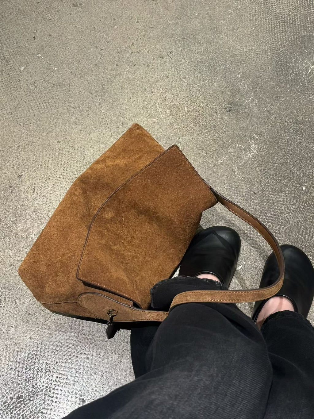 [100% COWHIDE SUEDE] LUNE SHOULDER BAG
