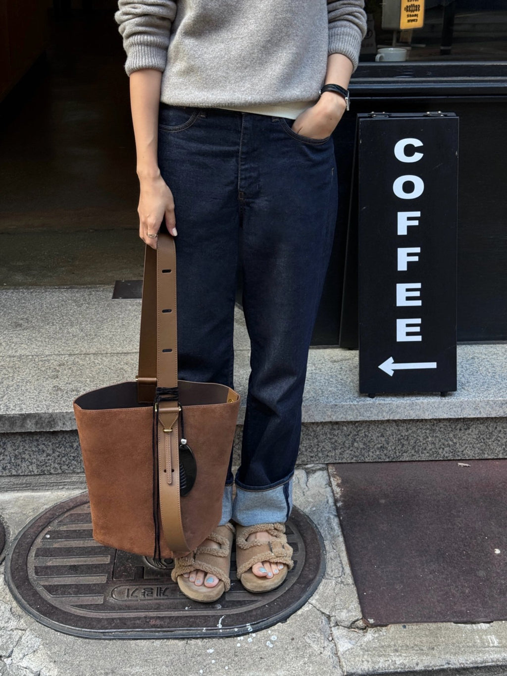[100% COWHIDE SUEDE] ROVEN SUEDE BUCKET SHOULDER BAG